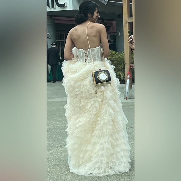 Exquisite Strapless Ruffled Couture Gown. Size 0-6. Ivory Color. - Picture 4 of 16